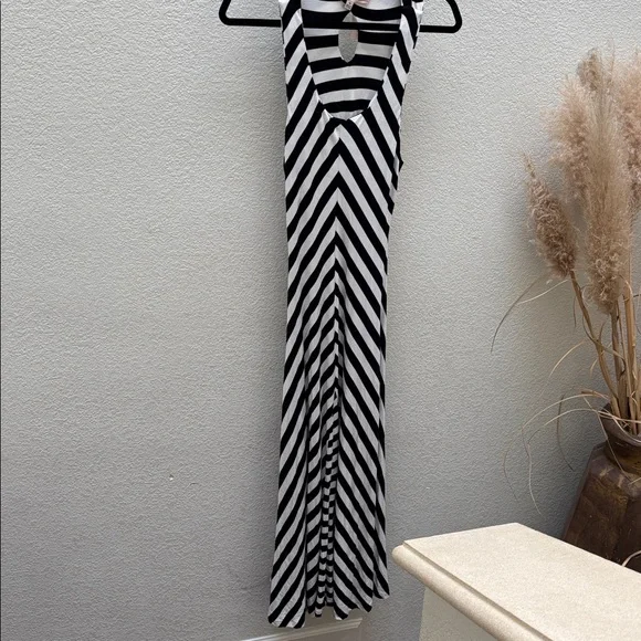 Philosophy | Black and White sardina Striped Maxi Dress - Picture 3 of 8